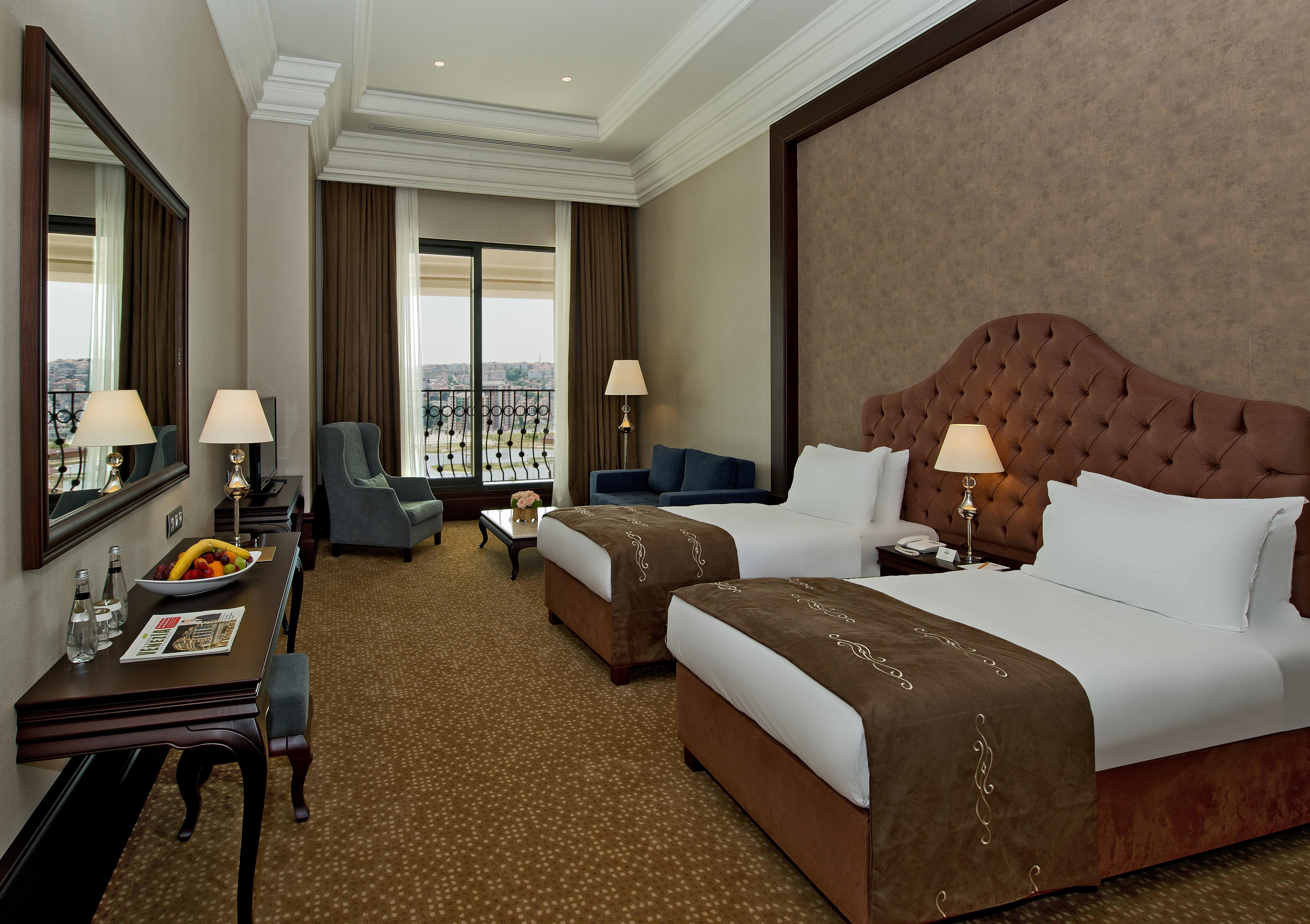 Vialand Palace Hotel Истанбул Екстериор снимка
