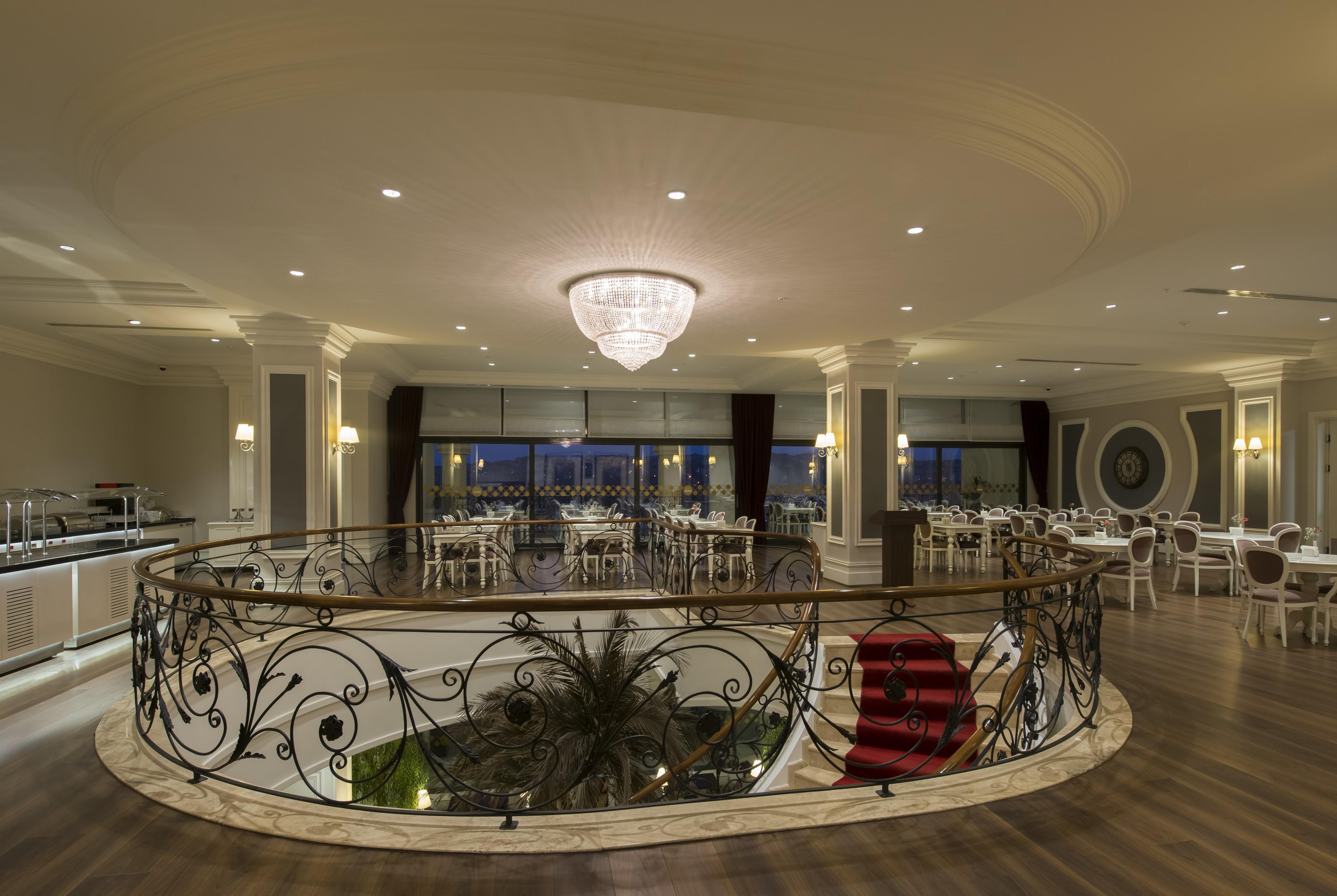 Vialand Palace Hotel Истанбул Екстериор снимка