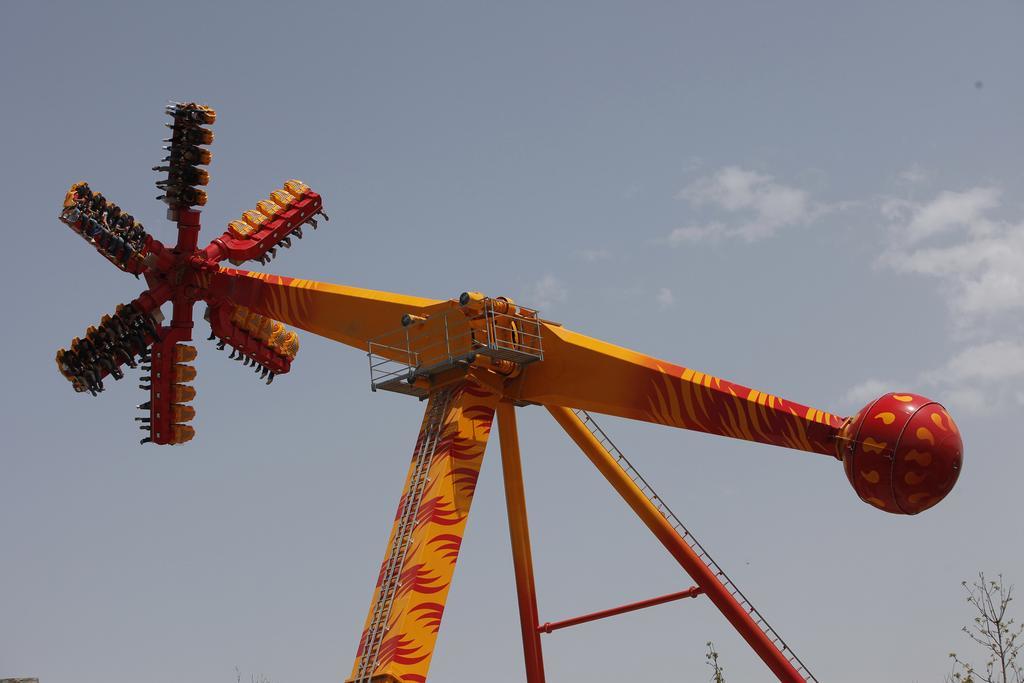 Vialand Palace Hotel Истанбул Екстериор снимка